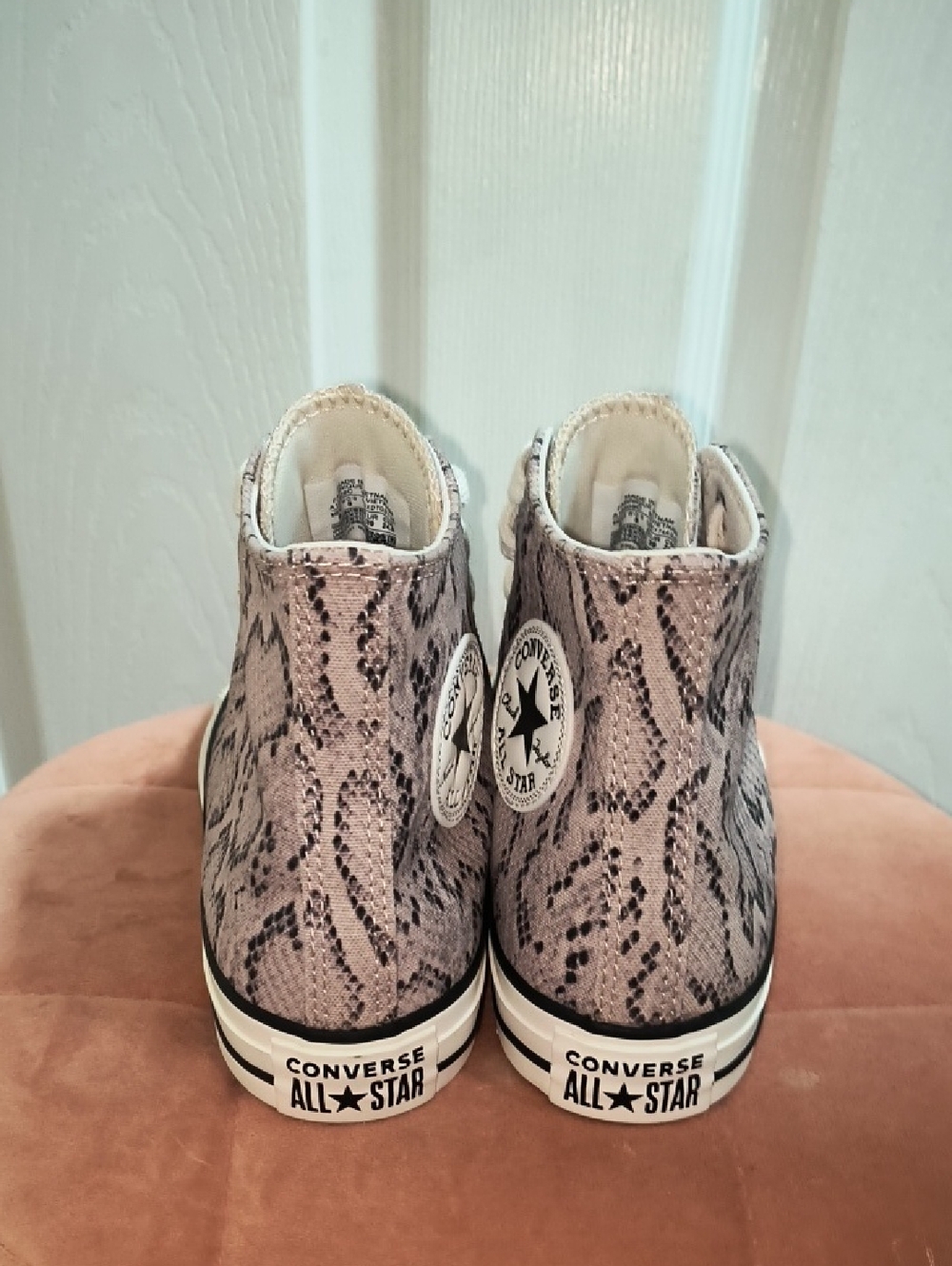 Chuck Taylor All Star Snakeskin Print Size 8 Women's / 6 Mens NWOB - Picture 6 of 8